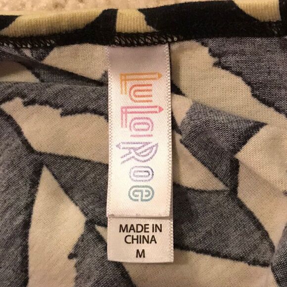 WOMEN’S LULAROE SIZE MEDIUM TOP! - Picture 3 of 11